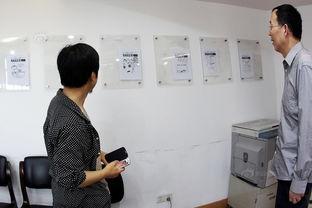 会议室内漫画,漫画中的会议瞬间